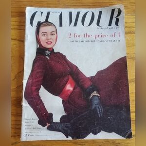 August 1952 Glamour Magazine